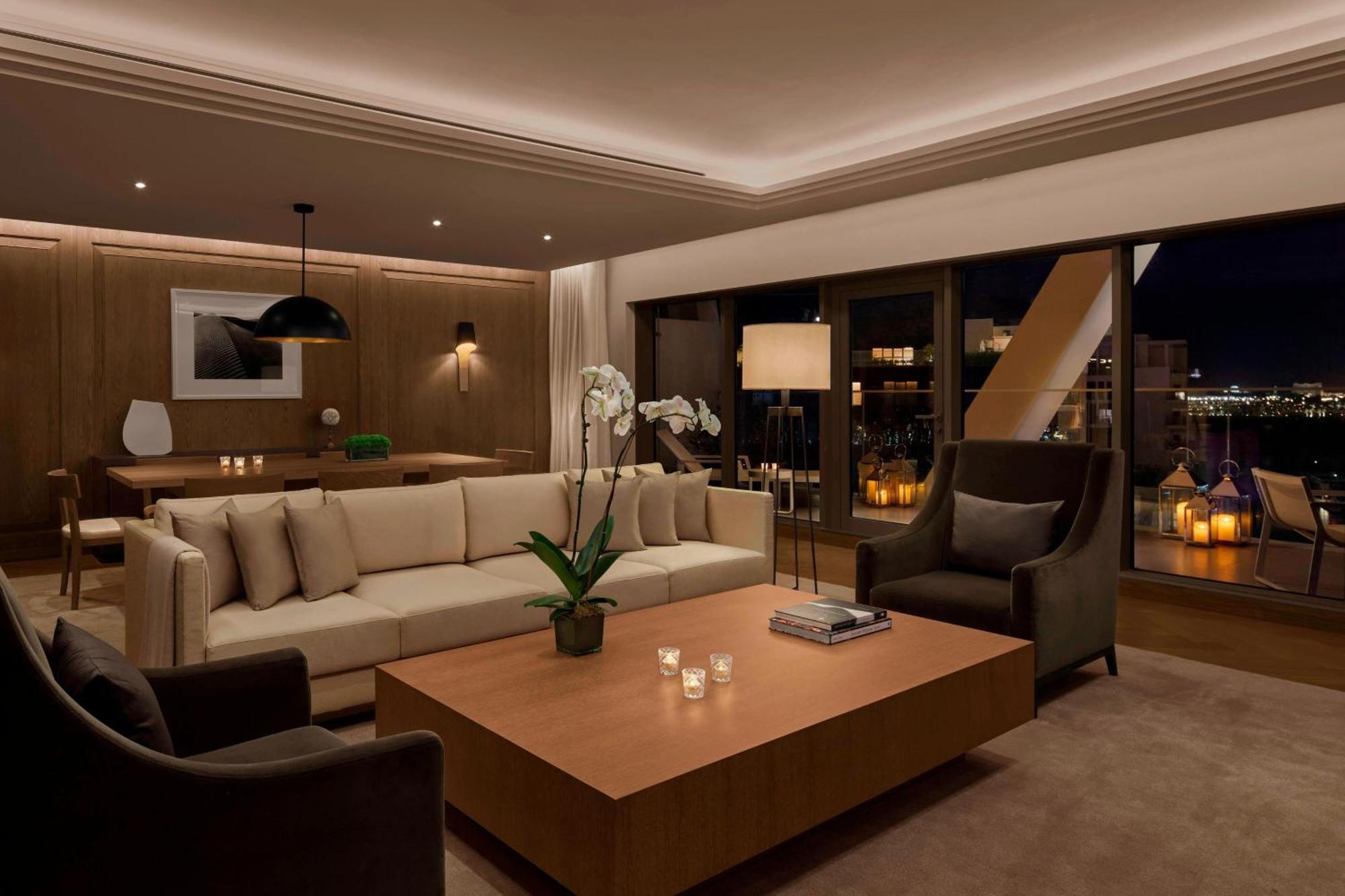 The Abu Dhabi Edition Esterno foto The living room of a suite at the Mandarin Oriental, Bangkok