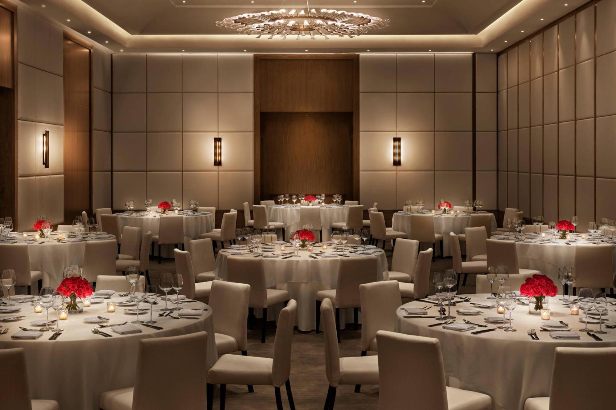 The Abu Dhabi Edition Esterno foto The ballroom