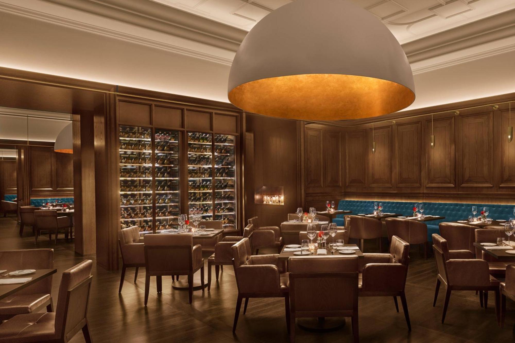 The Abu Dhabi Edition Esterno foto The interior of the restaurant