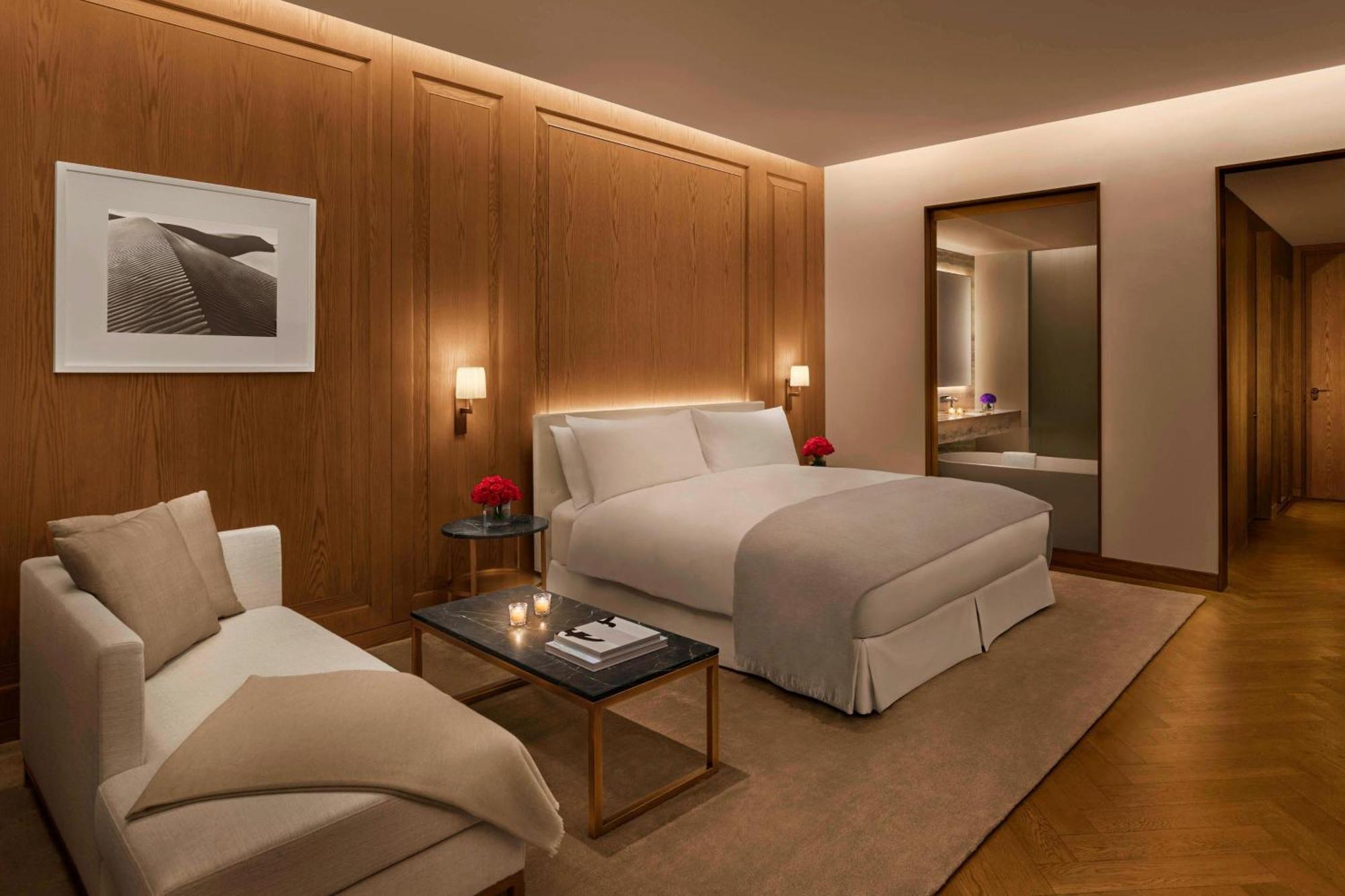 The Abu Dhabi Edition Esterno foto A bedroom at The London Edition