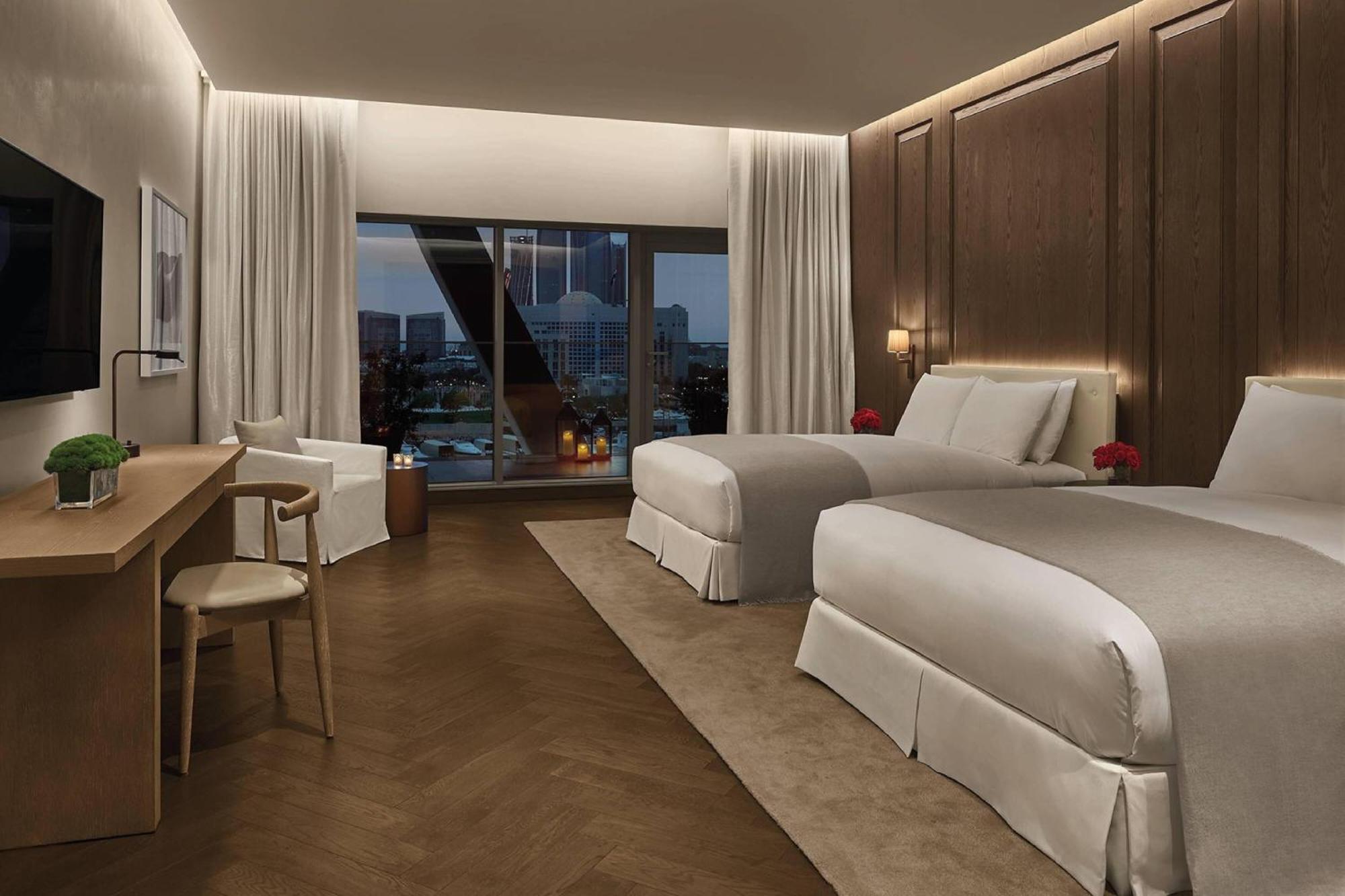 The Abu Dhabi Edition Esterno foto A guest room at the hotel