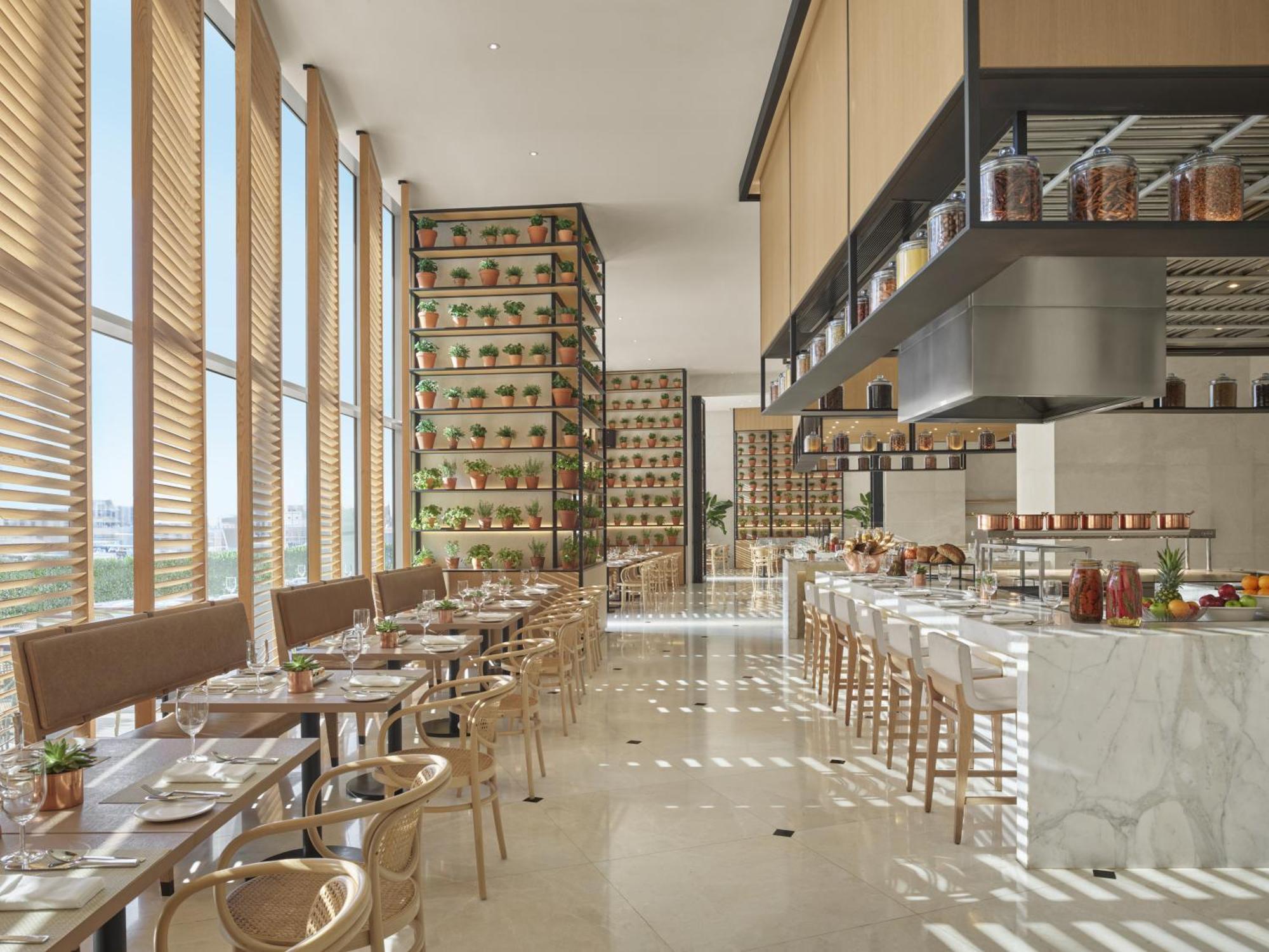 The Abu Dhabi Edition Esterno foto The restaurant