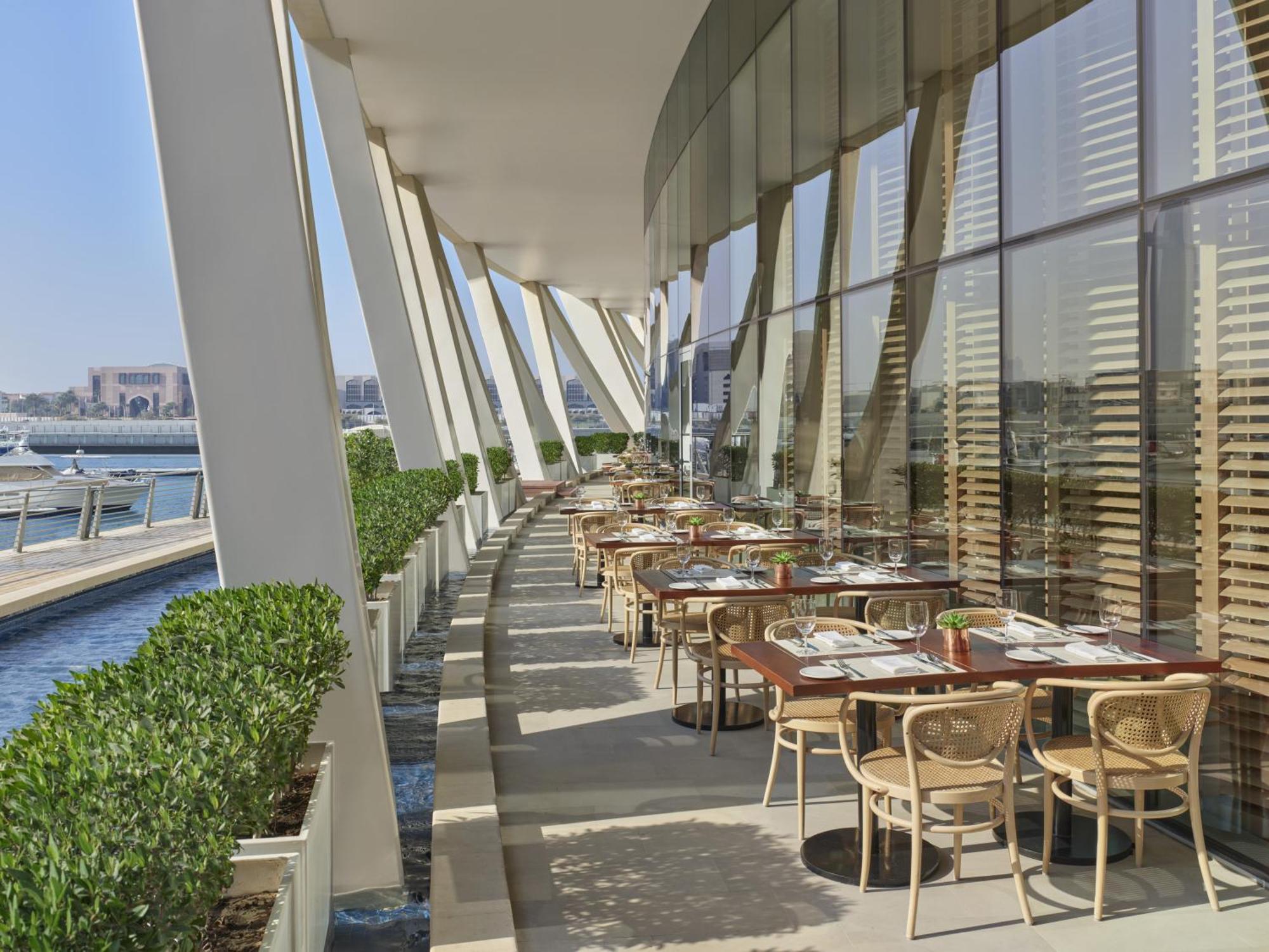 The Abu Dhabi Edition Esterno foto The Terrace