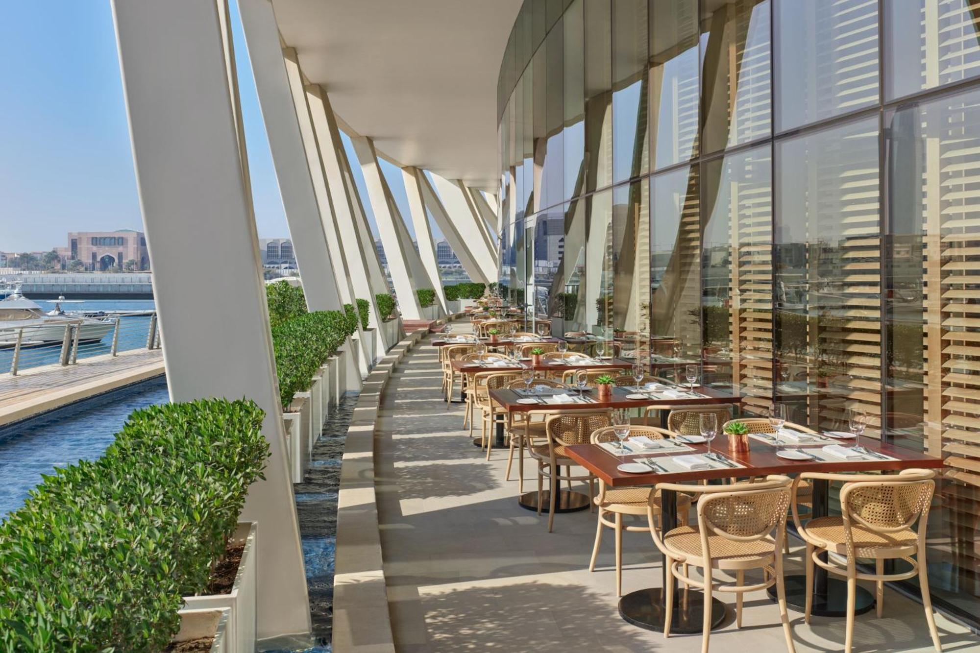 The Abu Dhabi Edition Esterno foto The Terrace