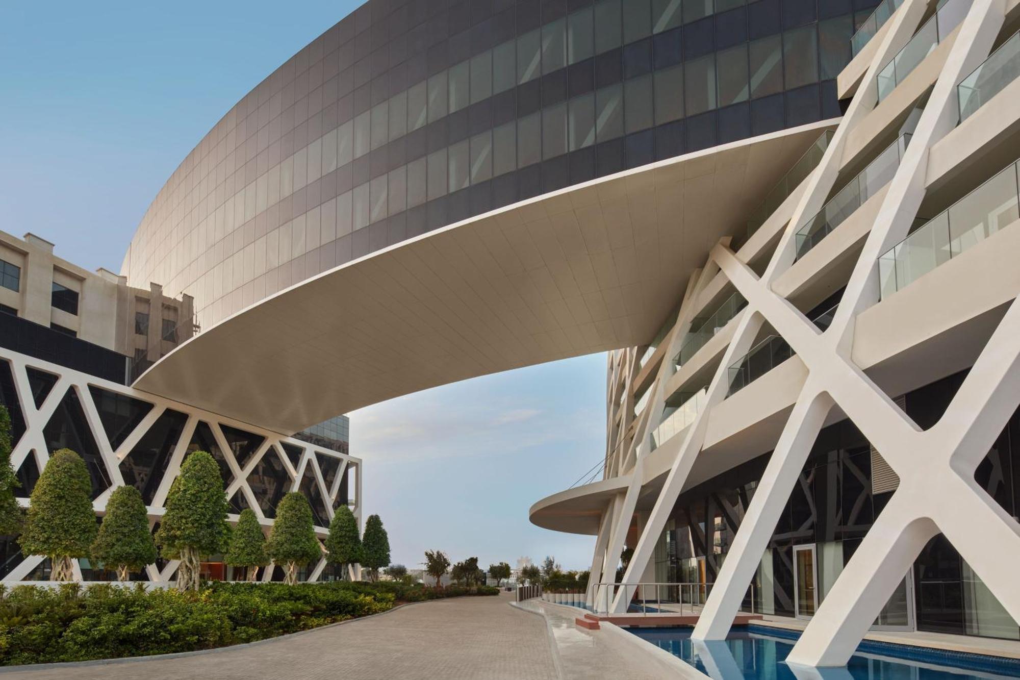 The Abu Dhabi Edition Esterno foto The new building of the University of Patras